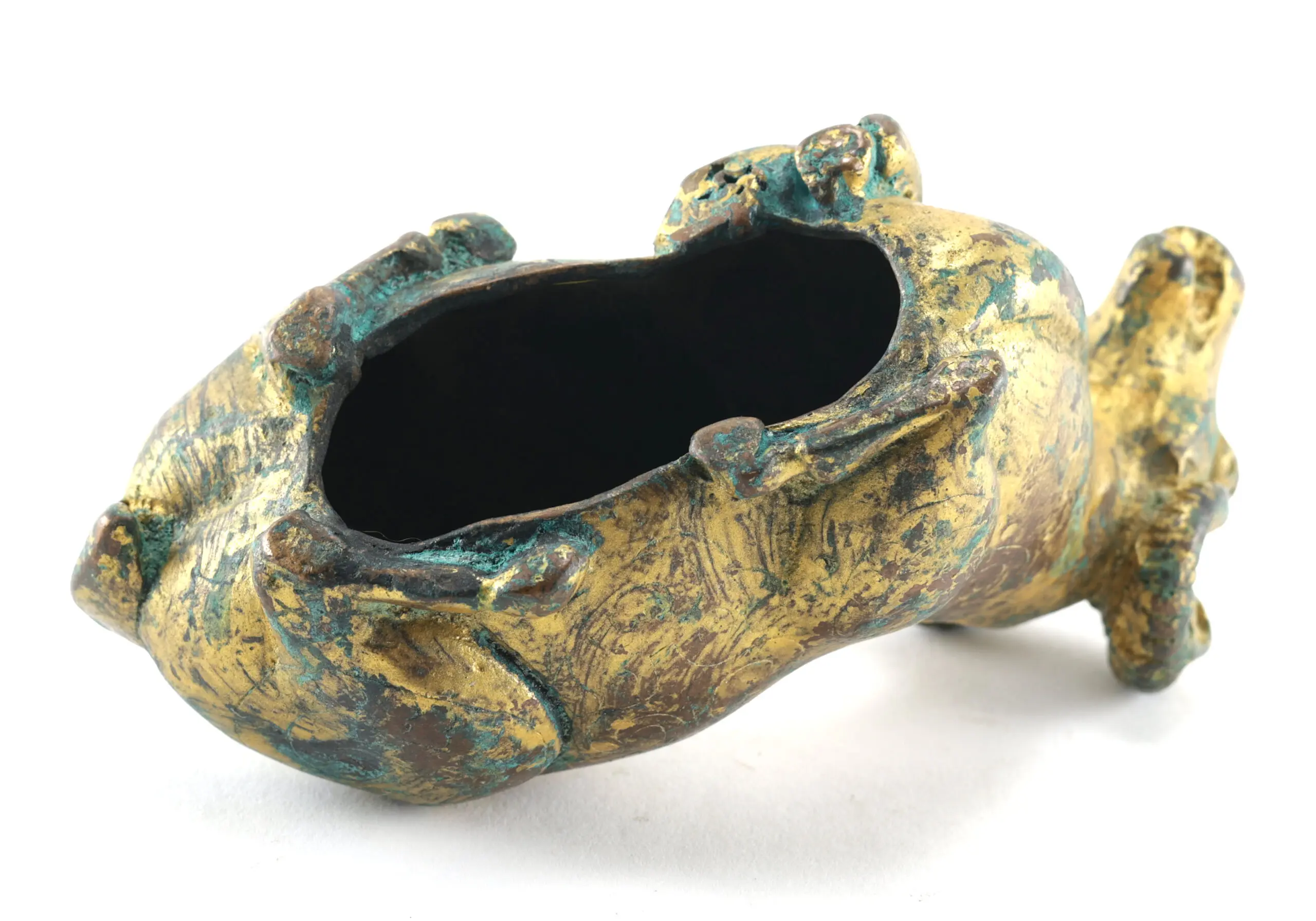 Verguld bronzen presse-papier van een ram met florale gravure – China – detailfoto