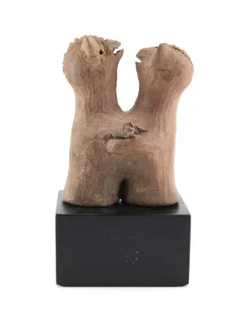 Terracotta Koma Bulsa dubbelbeeld – Ghana – twee omhelzende figuren – detailfoto