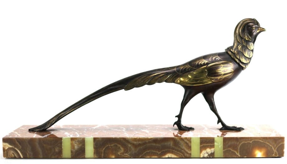 Scultura Art Déco raffigurante un fagiano dorato – Salvatore Melani (1902–1934) – bronzo su marmo – Vergulde Kat