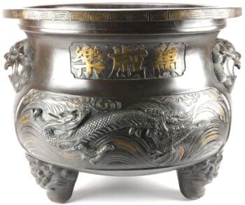Grande bruciatore d'incenso in bronzo cinese con decorazione di draghi e cani Foo, ca. 1900 – foto di dettaglio