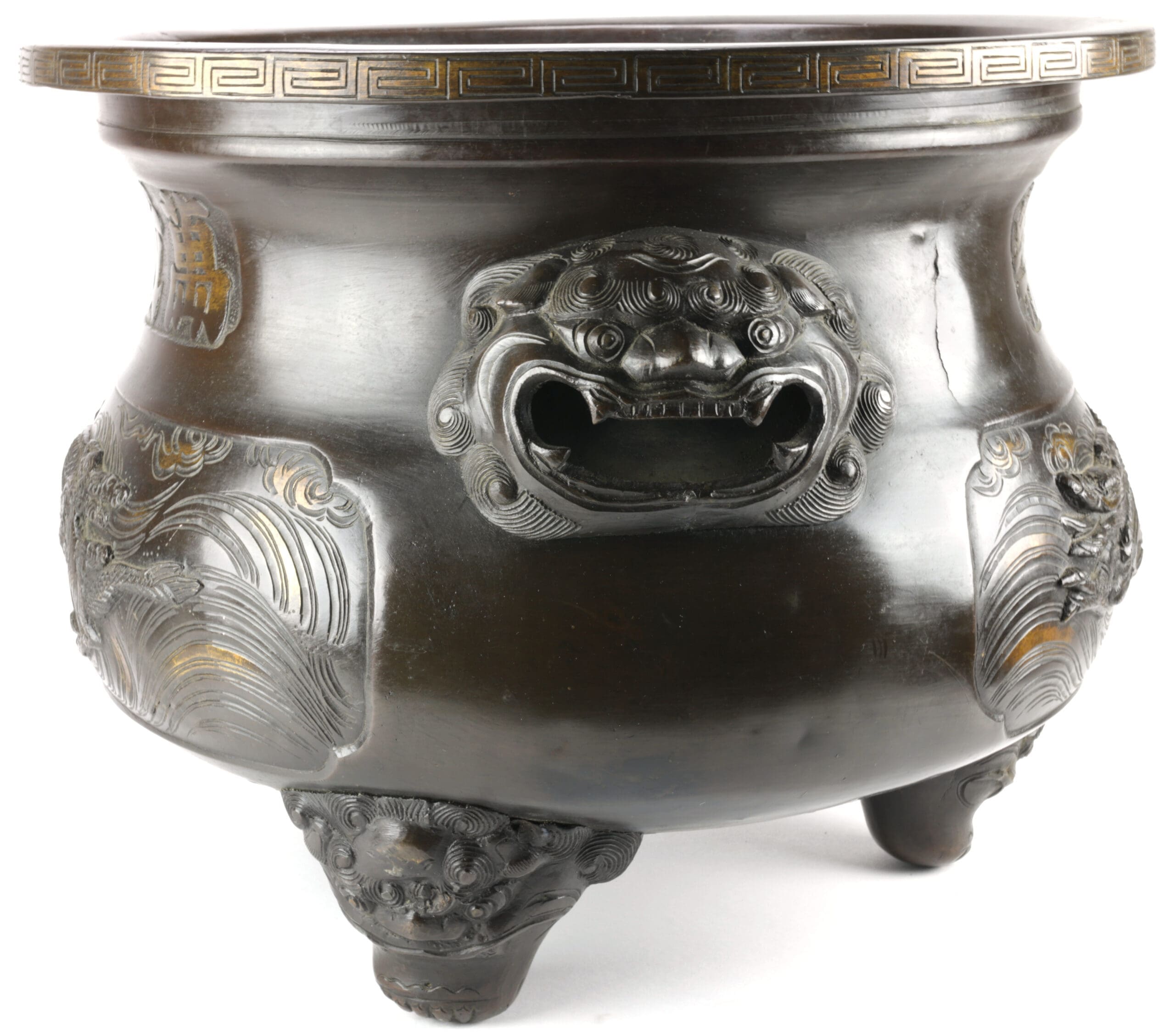 Groot Chinees bronzen wierookvat met drakendecor en foo dogs, ca. 1900 – detailfoto