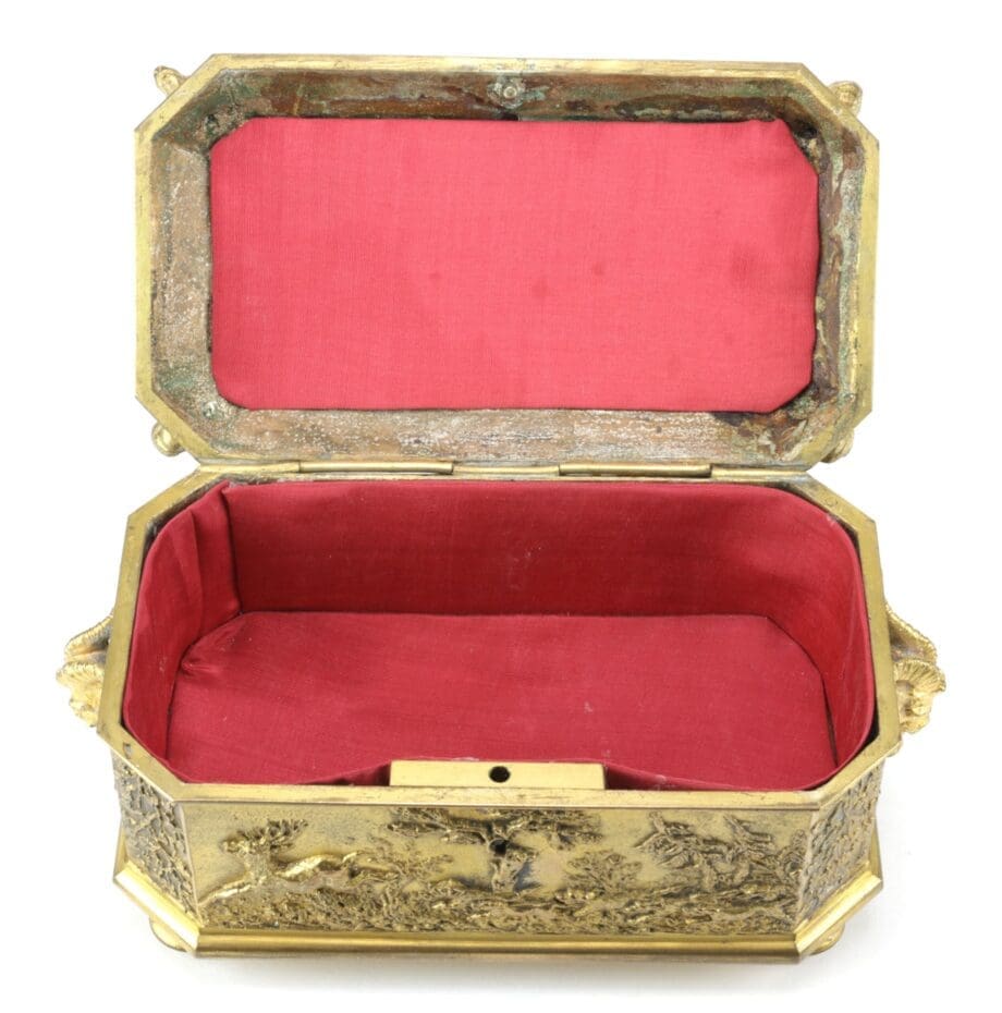 Cajita antigua de bronce plateado y dorado, firmada por Christophe Fratin, con un ciervo (Animalier, siglo XIX) – Vergulde Kat