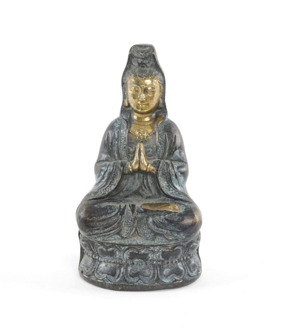 Statuette de Guanyin – cuivre partiellement doré, Chine, vers 1900, marquée – Vergulde Kat