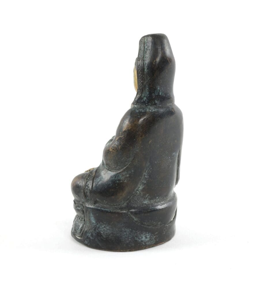 Statuette de Guanyin – cuivre partiellement doré, Chine, vers 1900, marquée – Vergulde Kat