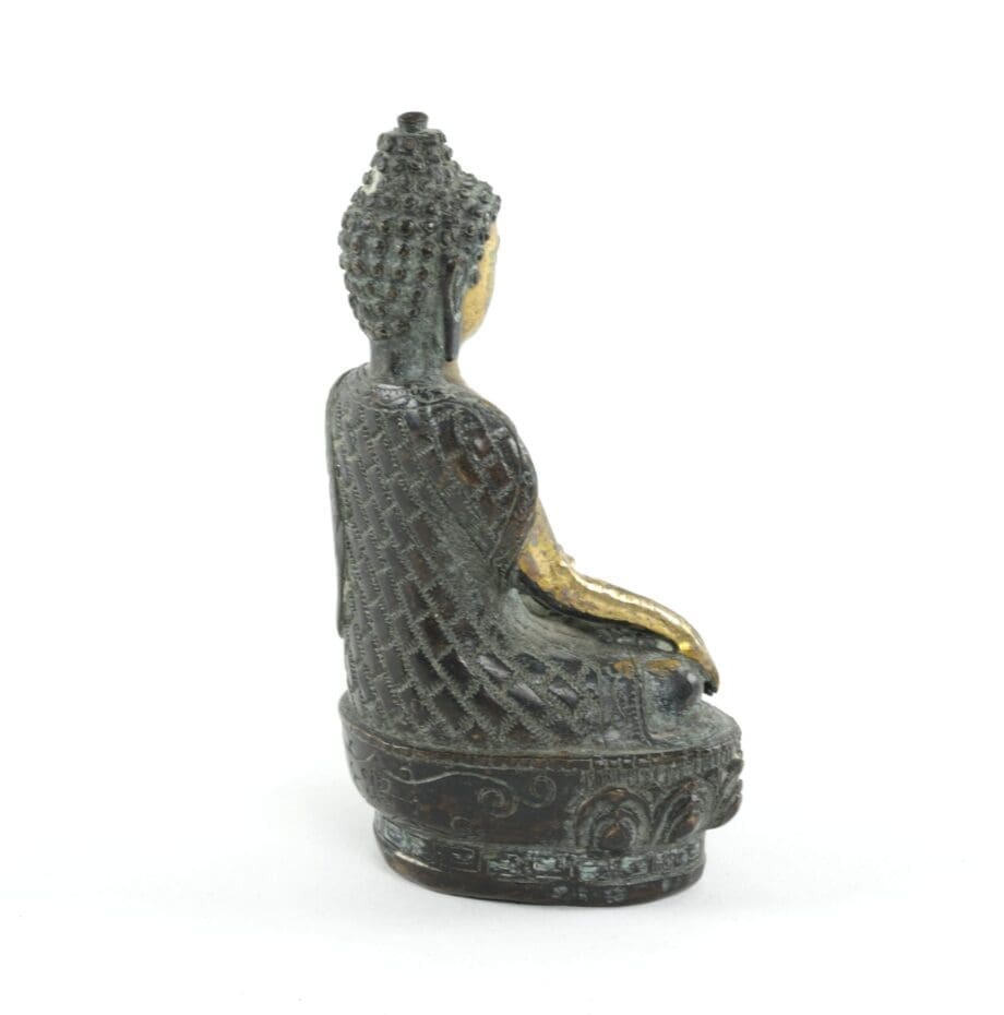 Shakyamuni Buddha figurine - partially gilded copper, China ca. 1900, marked - Vergulde Kat