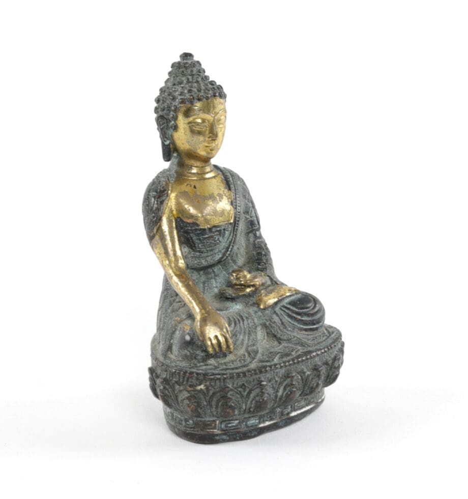 Shakyamuni Buddha figurine - partially gilded copper, China ca. 1900, marked - Vergulde Kat
