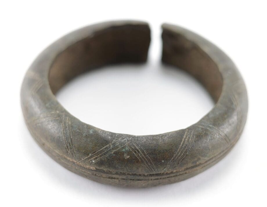 Set aus zwei Armbändern aus Manilla-Bronze – Westafrika – 19./20. Jahrhundert – Vergulde Kat