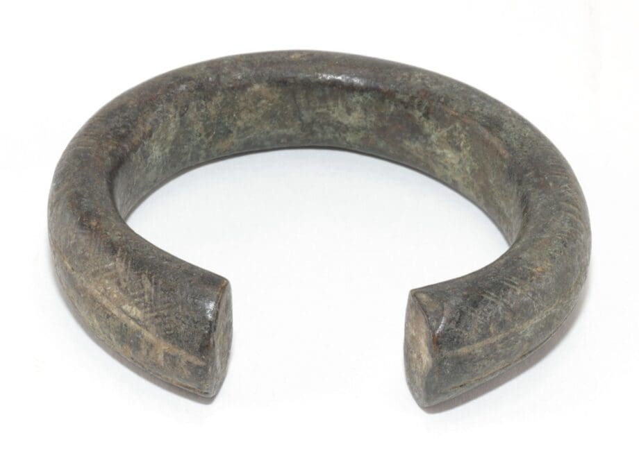 Set van vier manilla bronzen armbanden – West-Afrika – Vergulde Kat