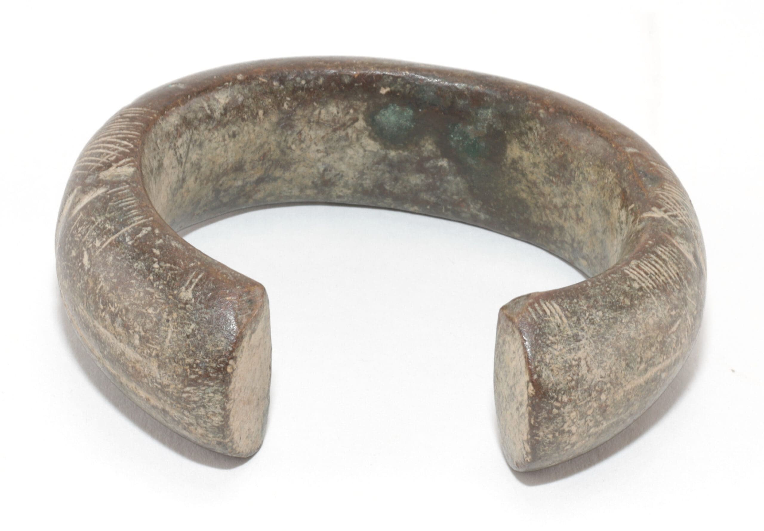 Set van vier manilla bronzen armbanden – West-Afrika – detailfoto