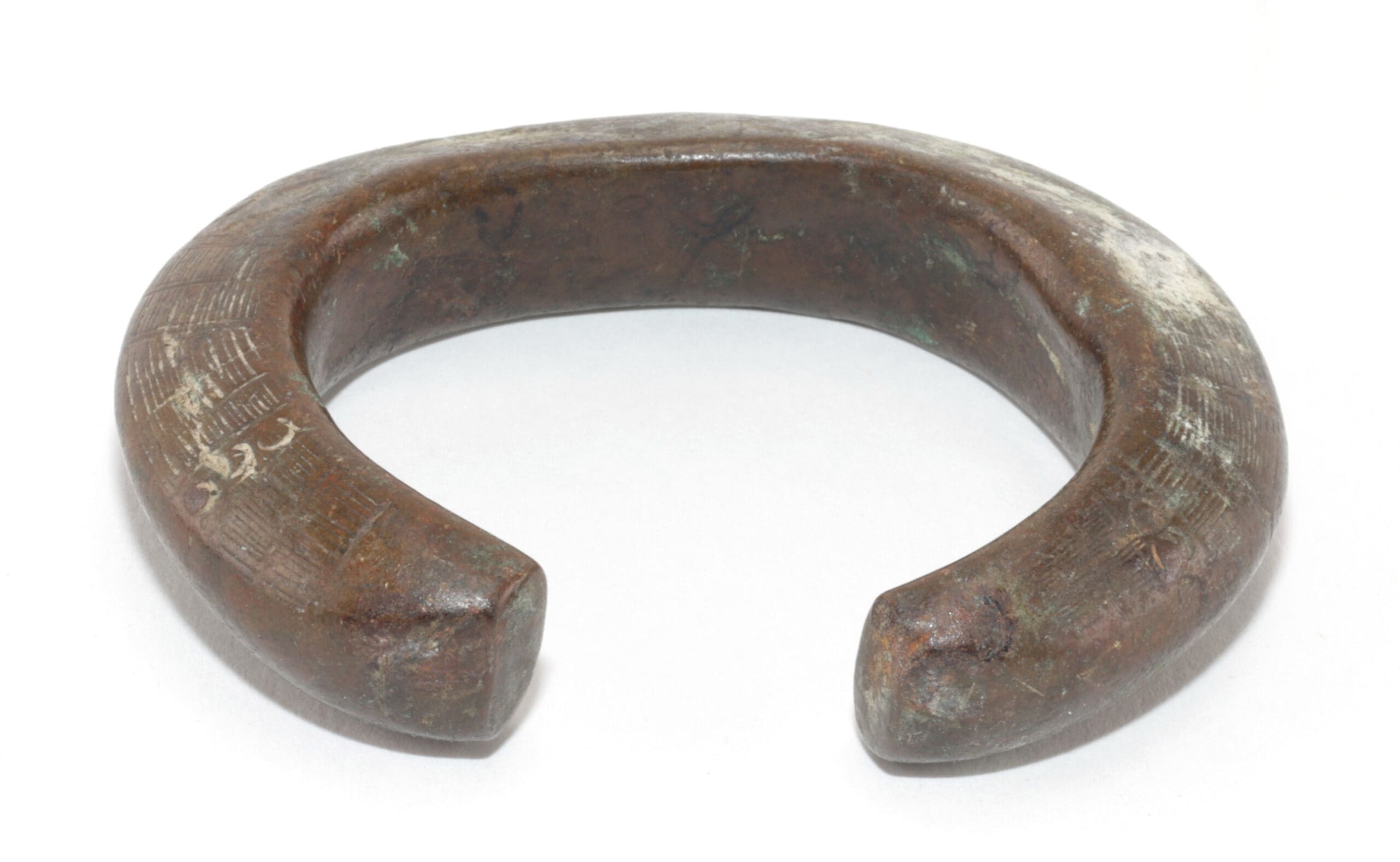 Set van vier manilla bronzen armbanden – West-Afrika – detailfoto