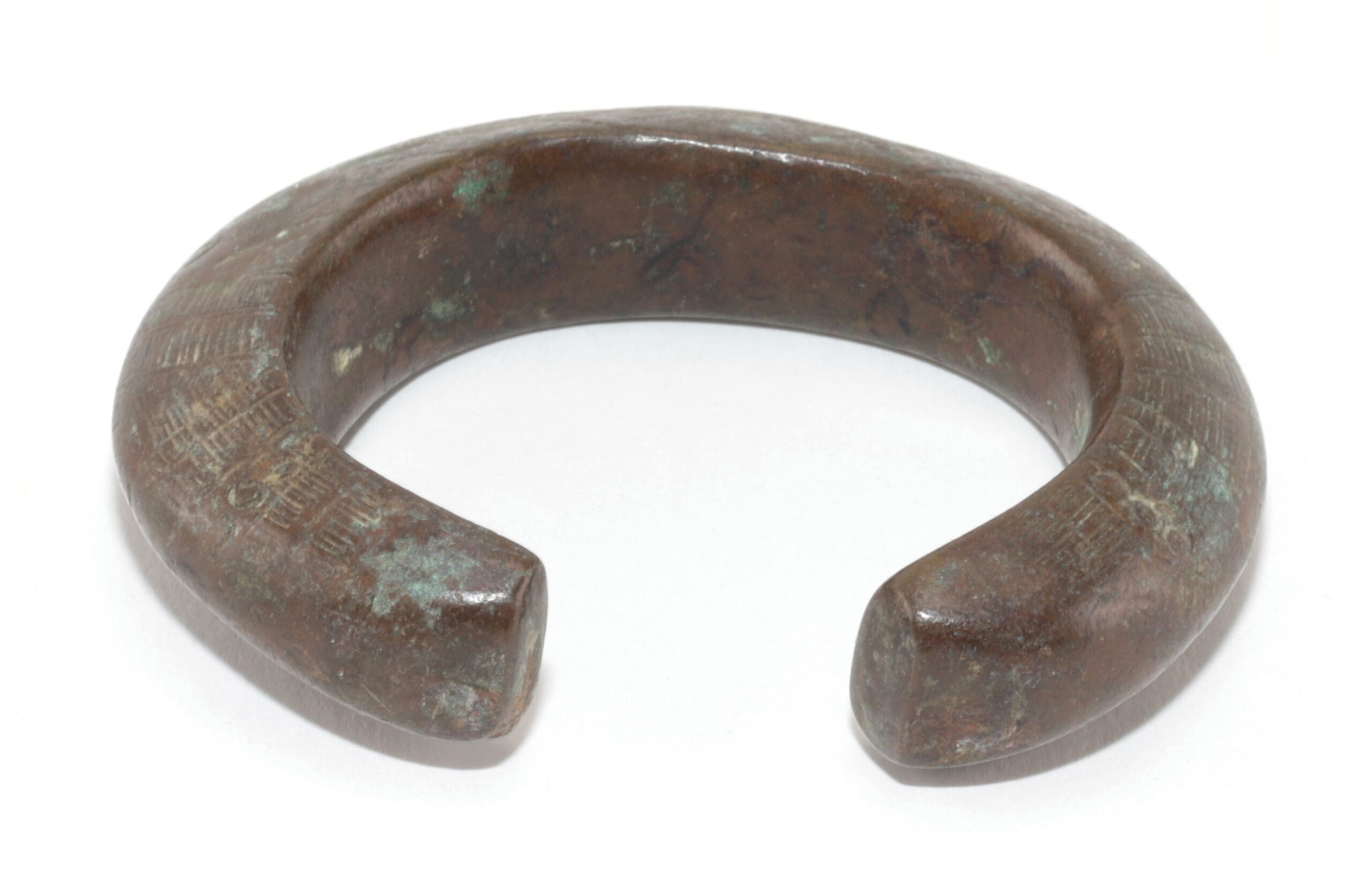 Set van vier manilla bronzen armbanden – West-Afrika – detailfoto