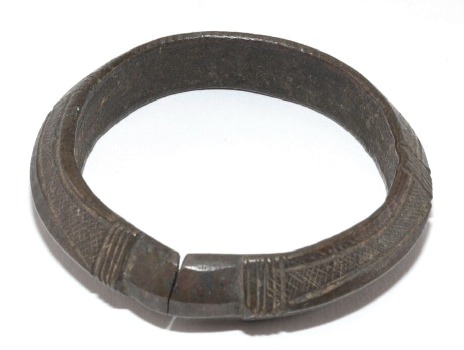 Trois bracelets en bronze de Manille – Afrique de l'Ouest – Vergulde Kat