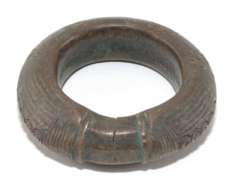 Trois bracelets en bronze de Manille – Afrique de l'Ouest – Vergulde Kat