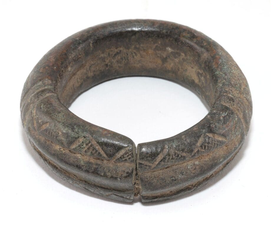 Trois bracelets en bronze de Manille – Afrique de l'Ouest – Vergulde Kat