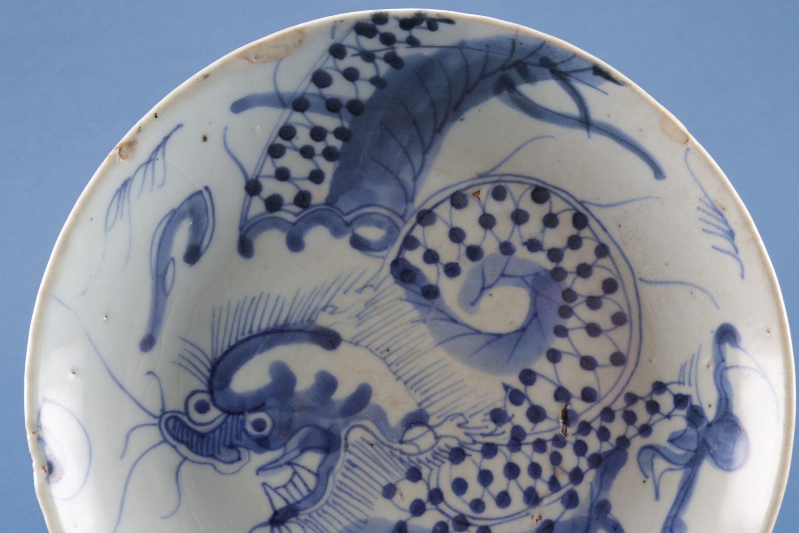 Blauw-wit Chinees drakenbord 17de eeuw – Transitional, gemerkt He Ji – detailfoto