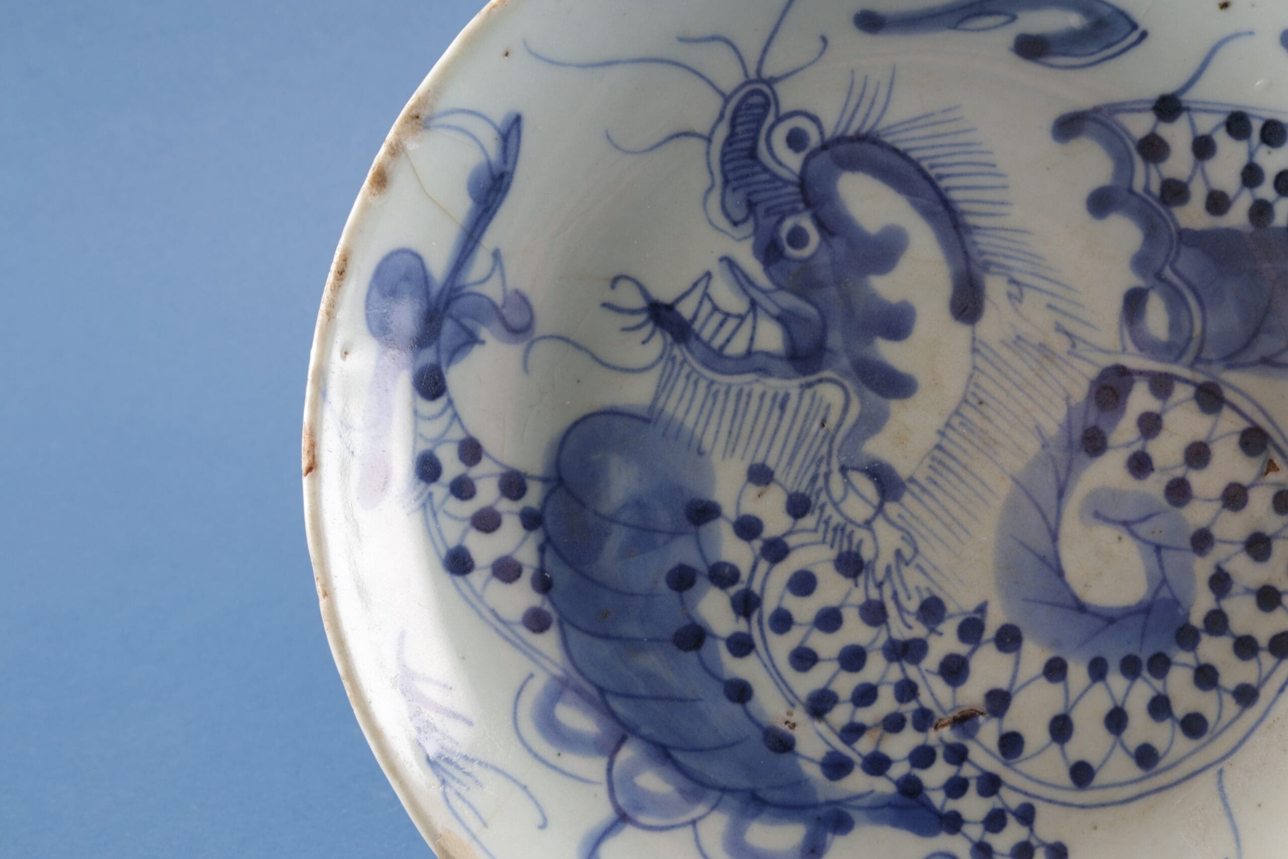 Blauw-wit Chinees drakenbord 17de eeuw – Transitional, gemerkt He Ji – detailfoto