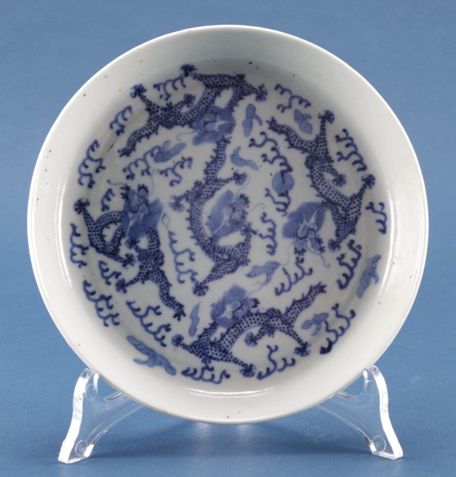 Chinese blue and white dragon plate with five dragons and Fu Man Tang mark - 19th century - Vergulde Kat