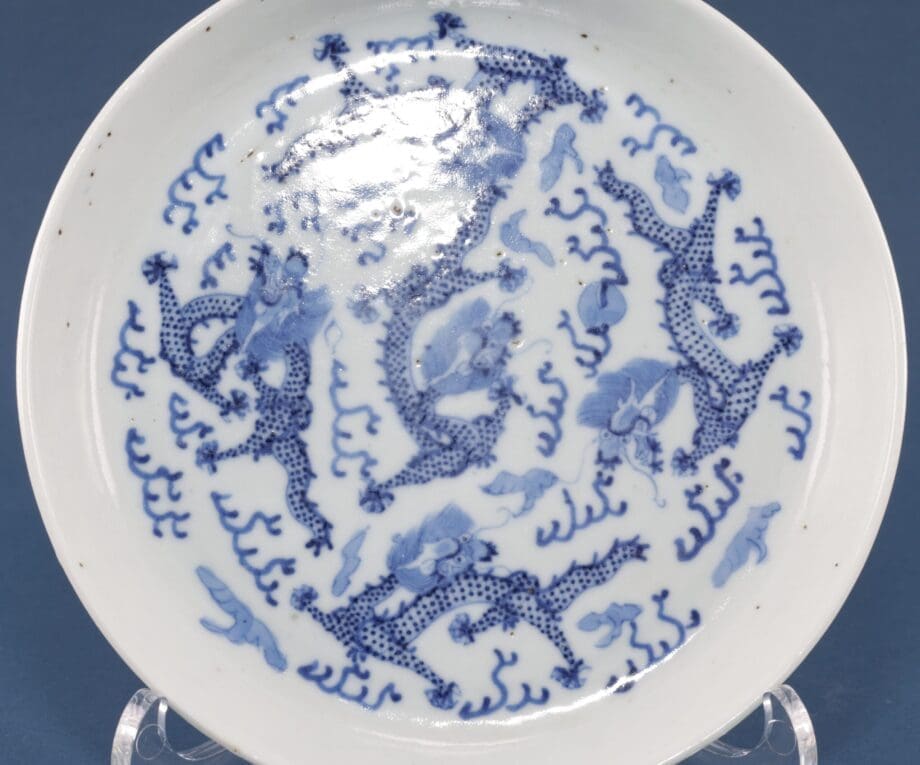 Chinese blue and white dragon plate with five dragons and Fu Man Tang mark - 19th century - Vergulde Kat