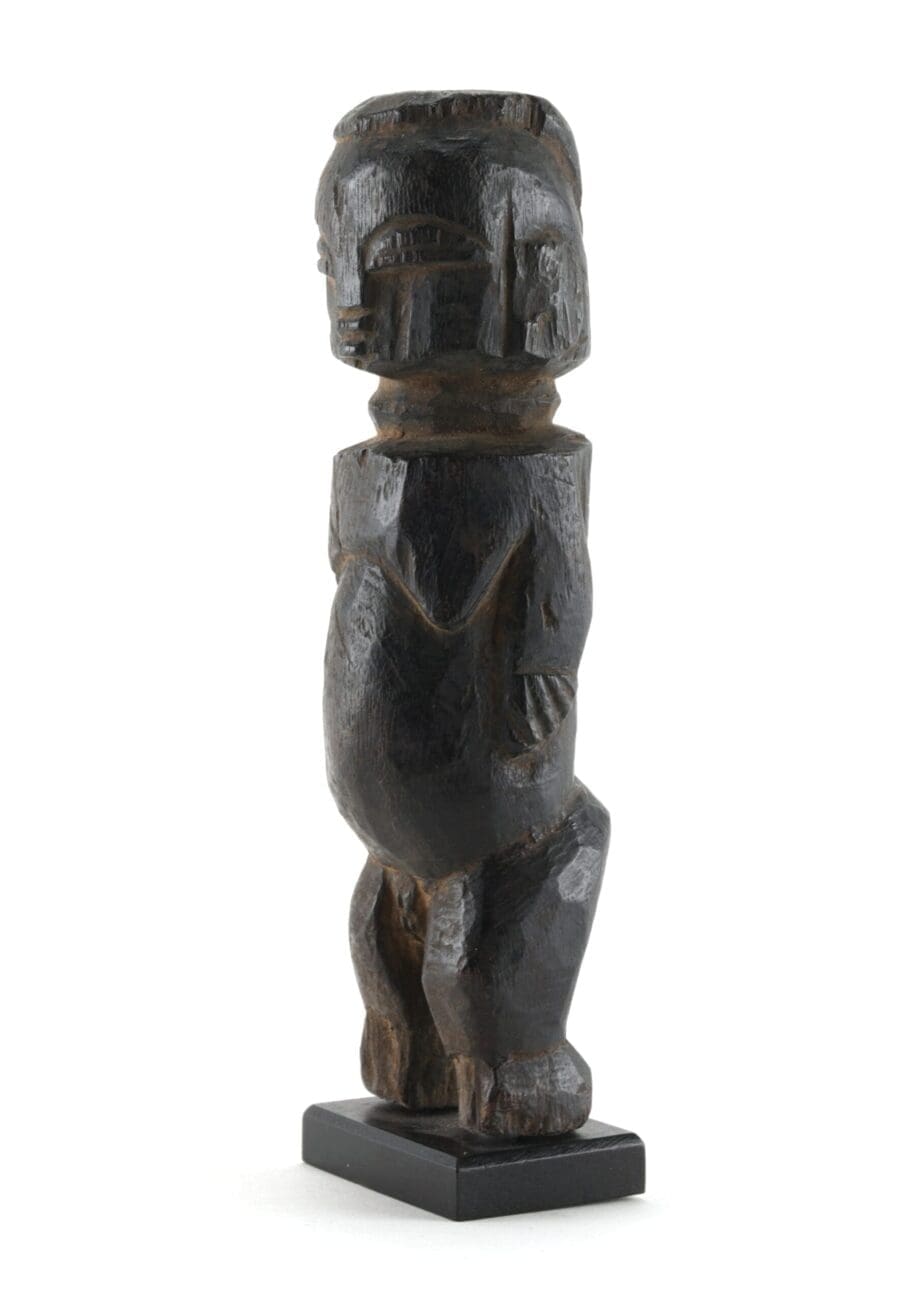 Alte Lobi-Figur einer Frau – Burkina Faso – Stammeskunst – Vergulde Kat