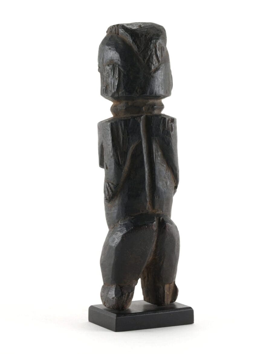 Alte Lobi-Figur einer Frau – Burkina Faso – Stammeskunst – Vergulde Kat
