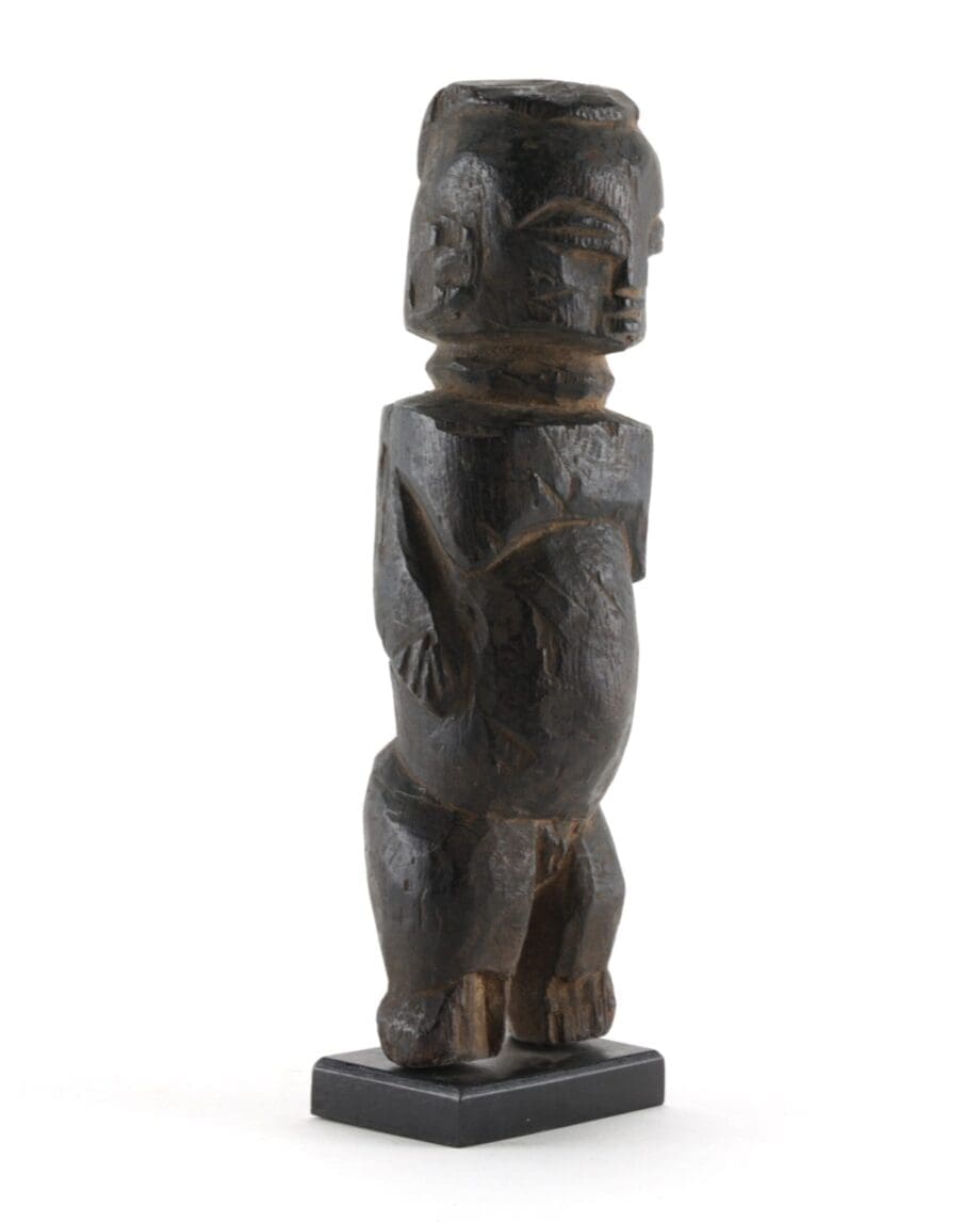 Alte Lobi-Figur einer Frau – Burkina Faso – Stammeskunst – Vergulde Kat