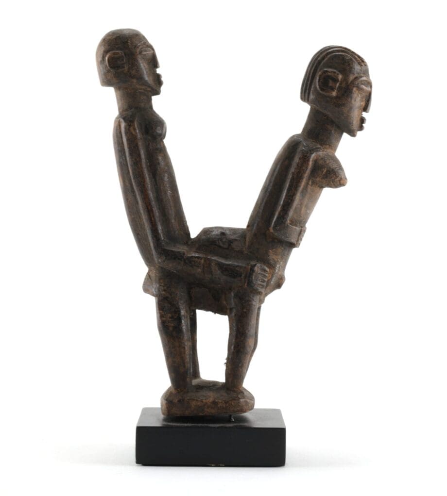 Lobi Bateba Betise statue of a couple - Burkina Faso - Vergulde Kat