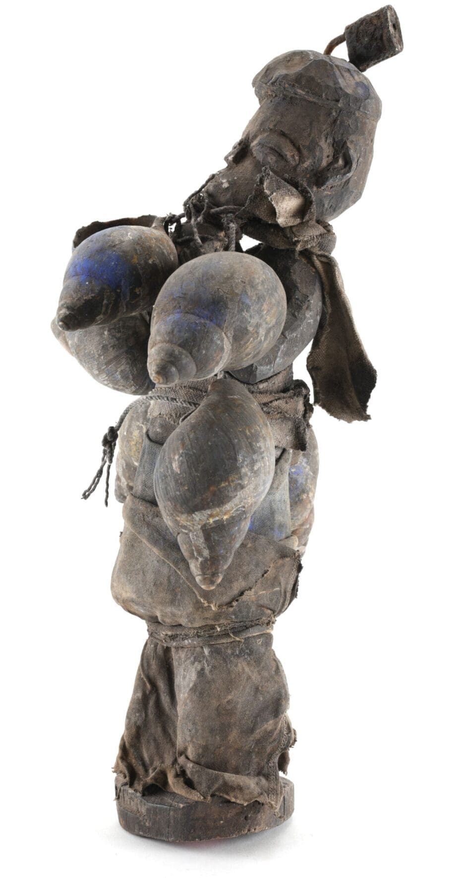 Fon sculpture with shells, textile and lock - Benin, 1960-1970 - Vergulde Kat