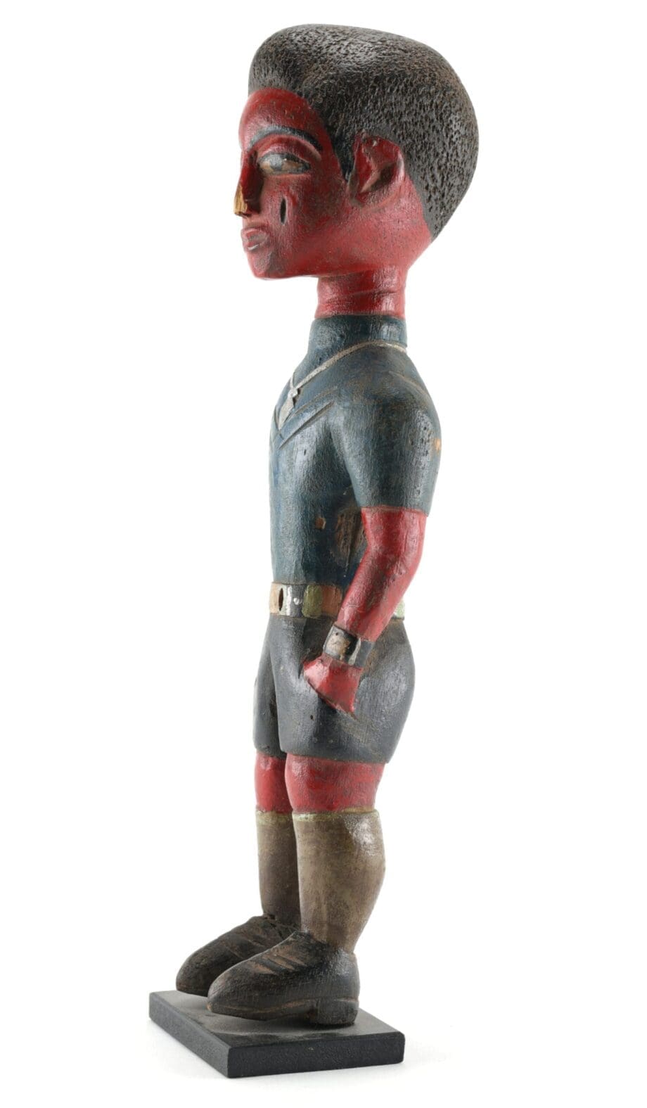 Baule-Kolon-Figur eines Mannes in kurzen Hosen, Elfenbeinküste, 20. Jahrhundert – Vergulde Kat