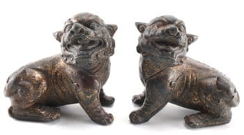 Pair of Chinese bronze Buddhist lions with remnants of gilding - Qing dynasty (1644-1912) - detail photo