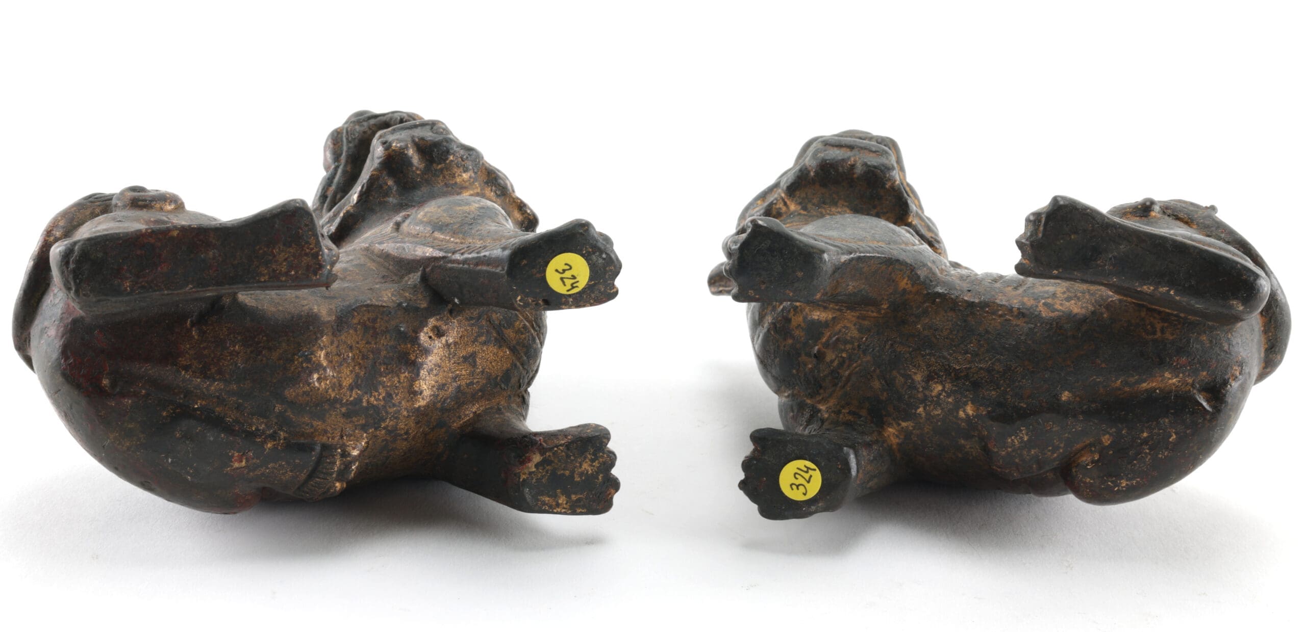 Paire de lions bouddhistes en bronze chinois avec des restes de dorure – Dynastie Qing (1644-1912) – photo de détail