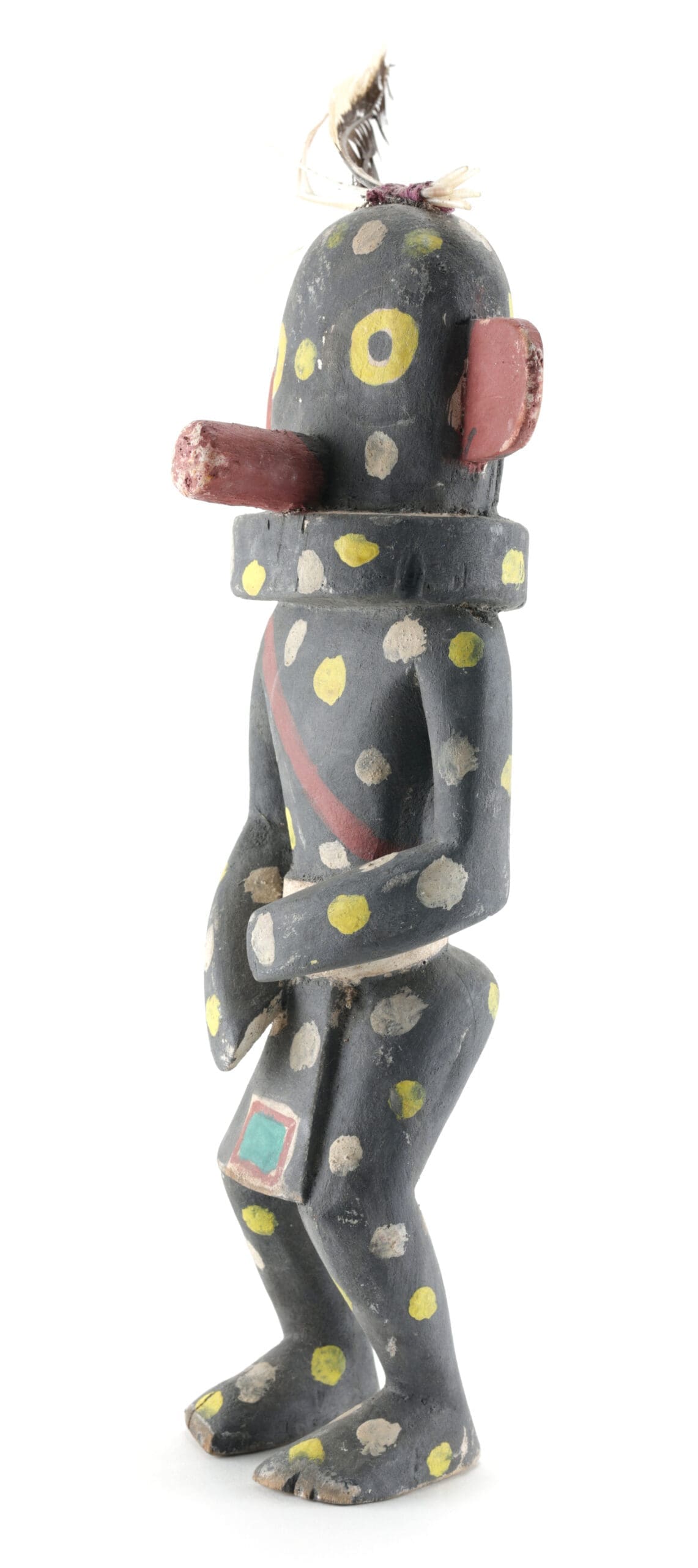 Kachina Hopi Chakwaina noir à pois colorés – 37 cm – Collection Ben Spangberg – photo de détail