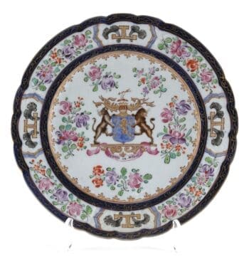 Samson porselein wapenbord Fortis in Bello – Cantillon familiewapen, Frankrijk 19e eeuw – detailfoto