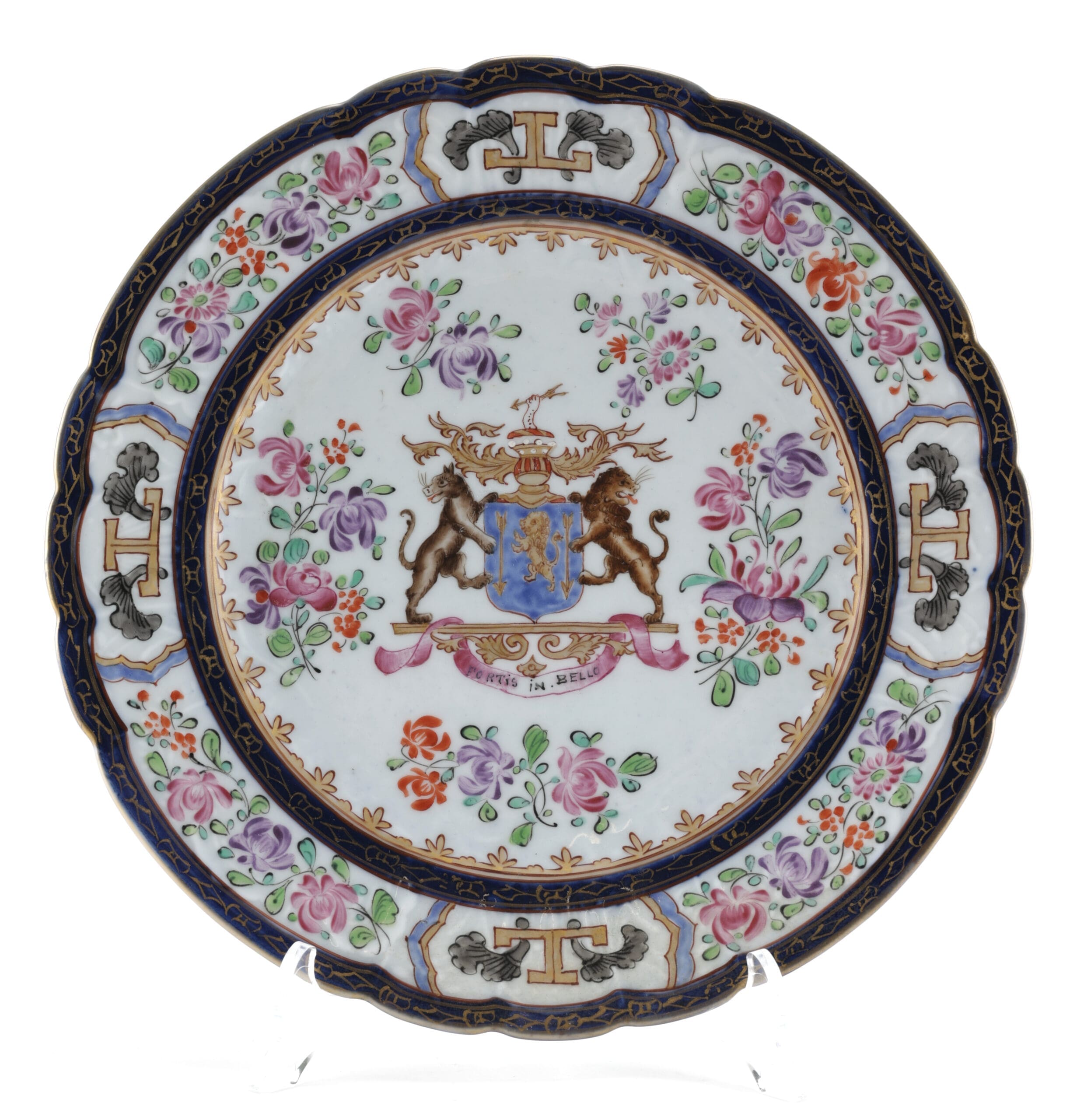 Samson porcelain coat of arms Fortis in Bello - Cantillon family crest, France 19th century - detail photo