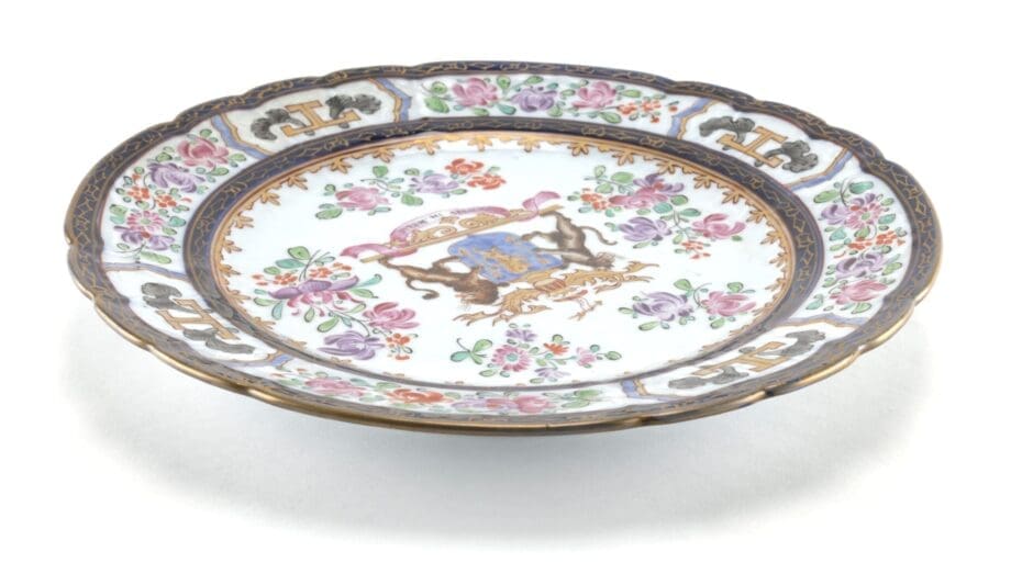 Samson porcelain coat of arms Fortis in Bello - Cantillon family crest, France 19th century - Vergulde Kat