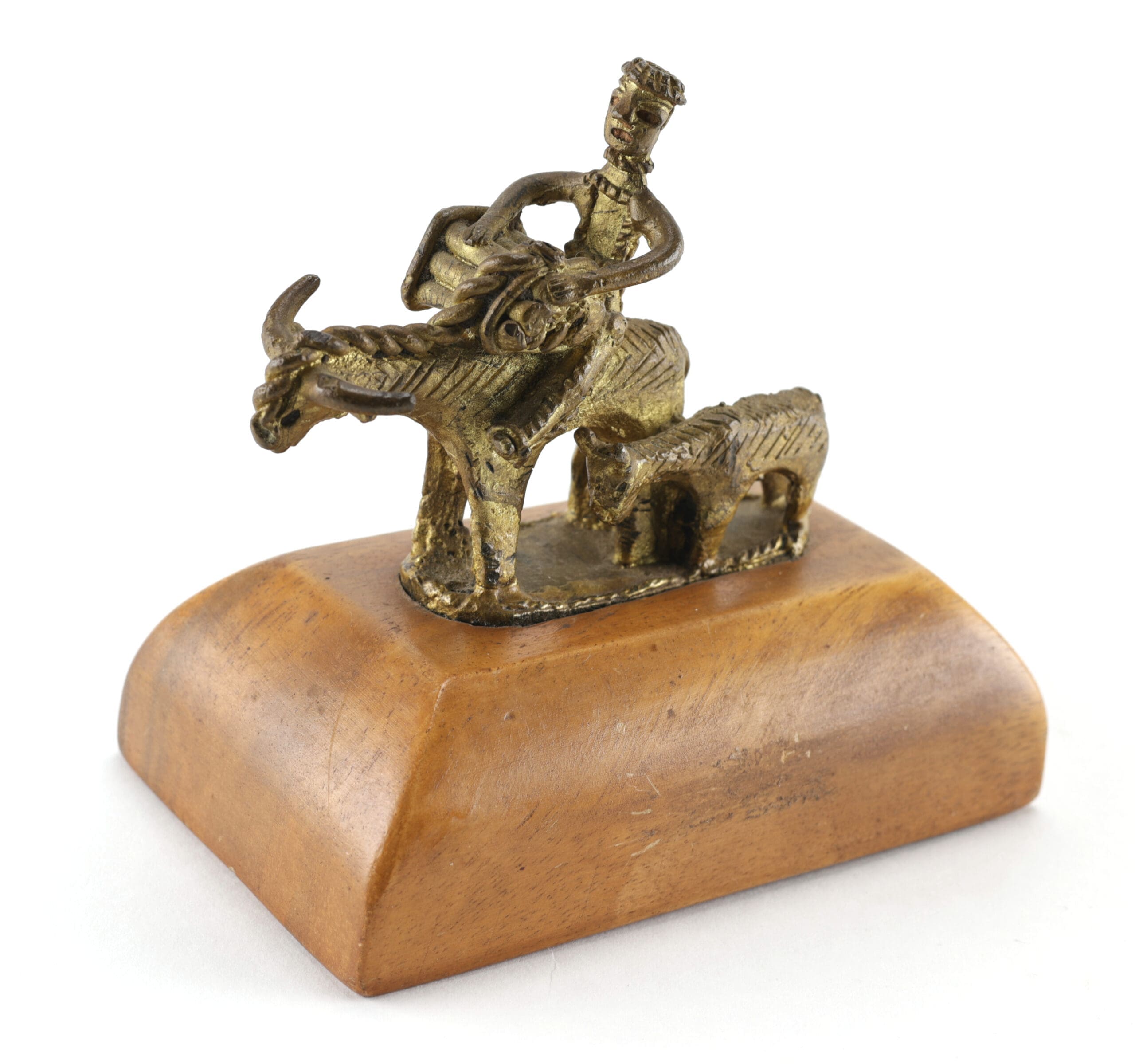 Tiboli bronzen beeldje man op waterbuffel (carabao) met kalf – Filipijnen – detailfoto