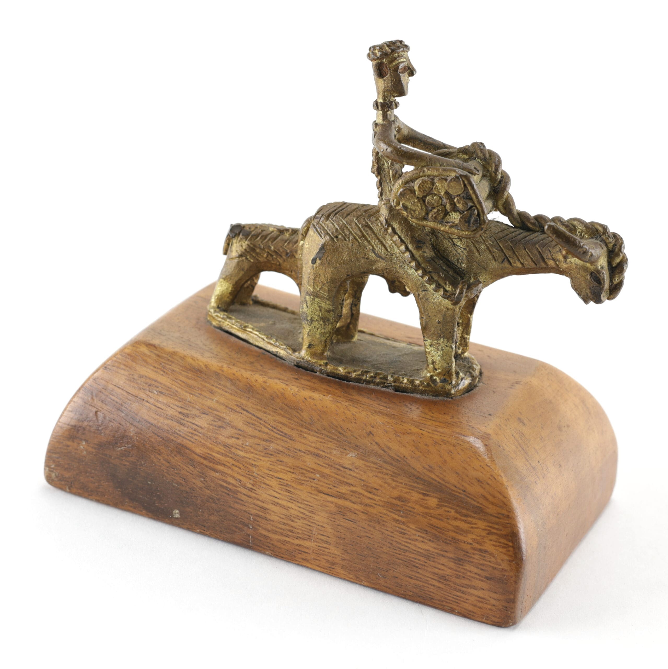 Tiboli bronzen beeldje man op waterbuffel (carabao) met kalf – Filipijnen – detailfoto