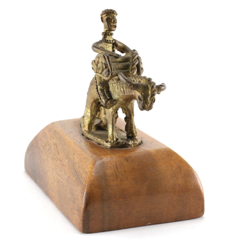 Tiboli bronzen beeldje man op waterbuffel (carabao) met kalf – Filipijnen – Vergulde Kat