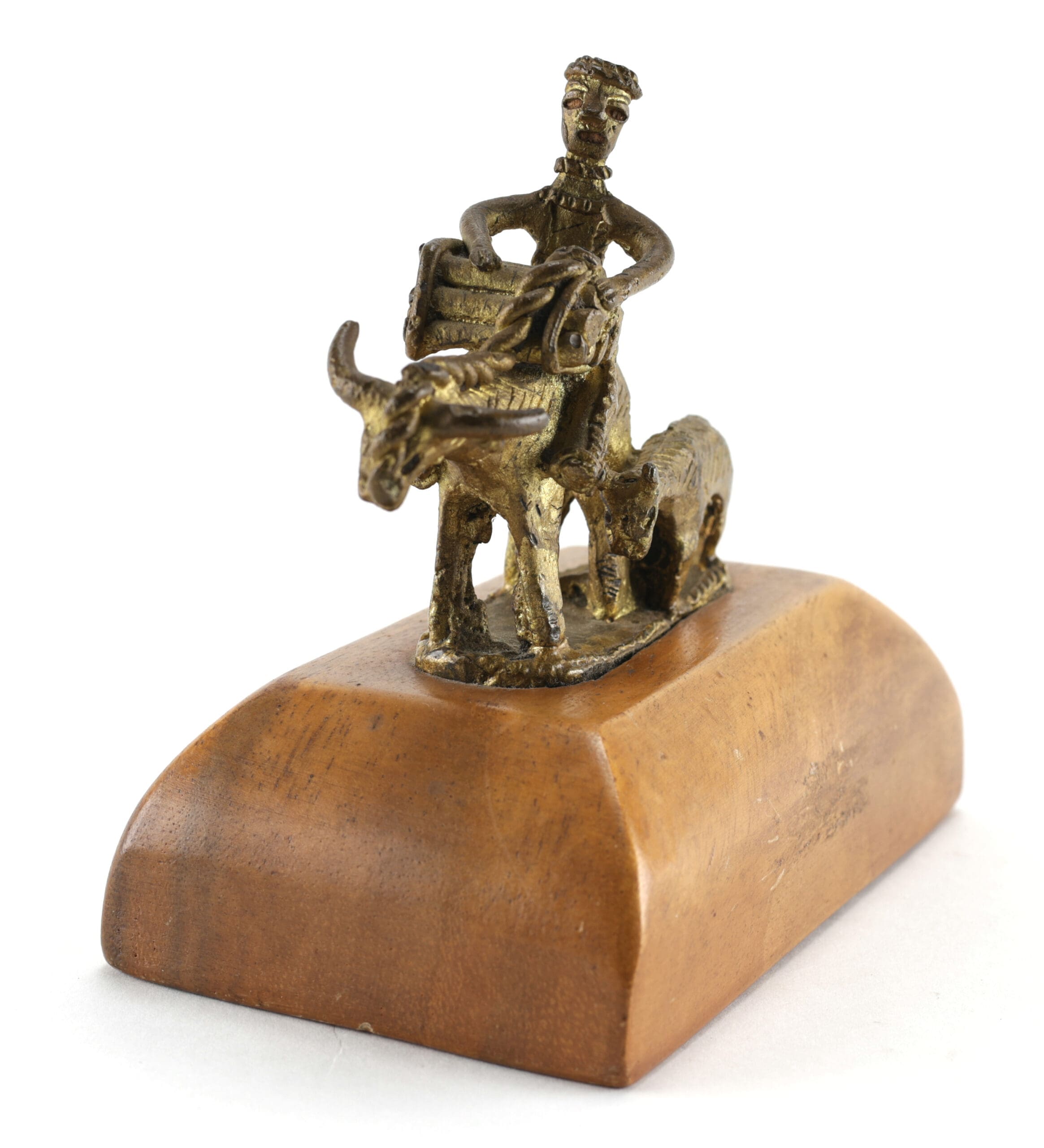 Tiboli bronzen beeldje man op waterbuffel (carabao) met kalf – Filipijnen – detailfoto