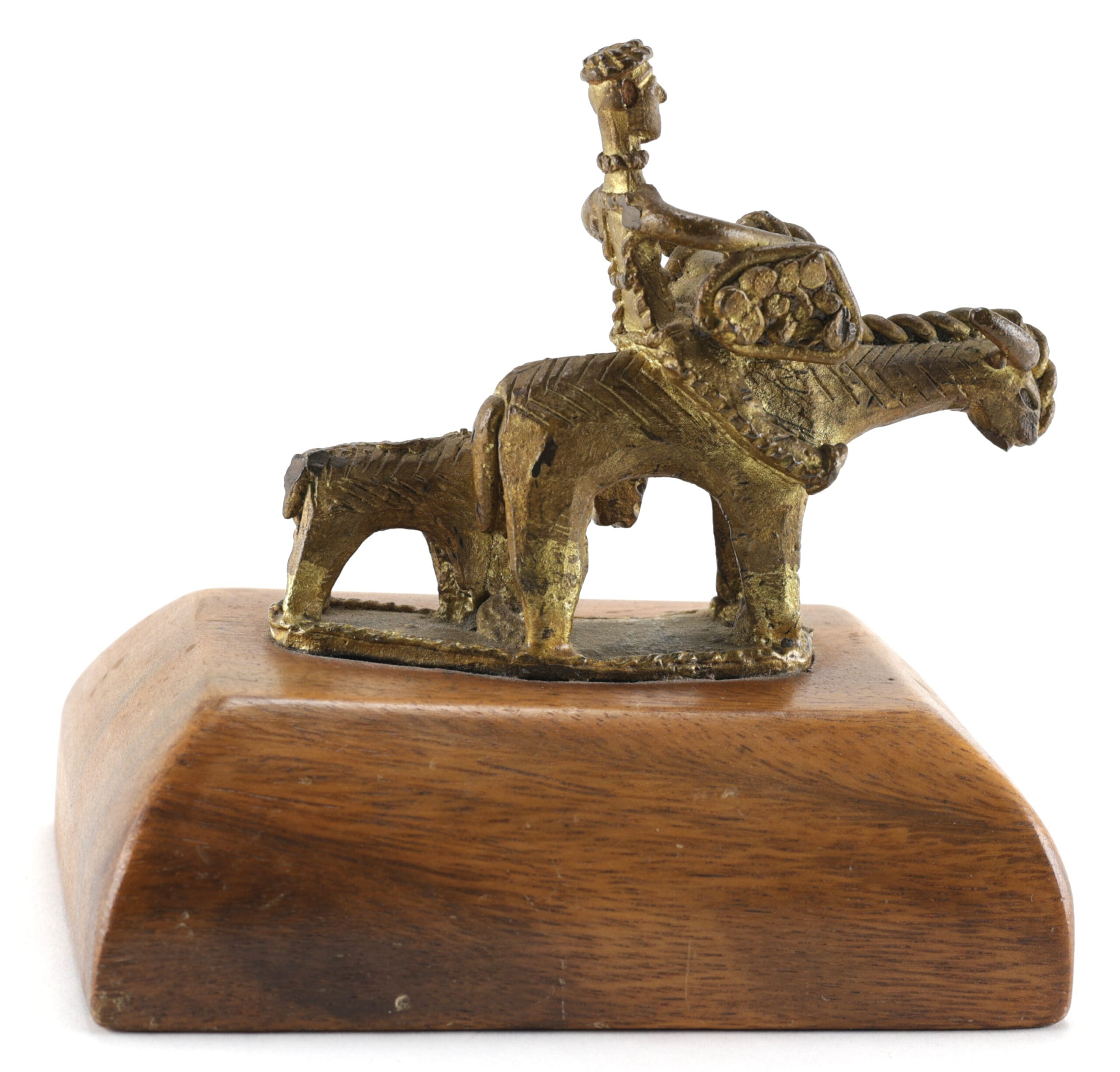 Tiboli bronzen beeldje man op waterbuffel (carabao) met kalf – Filipijnen – detailfoto