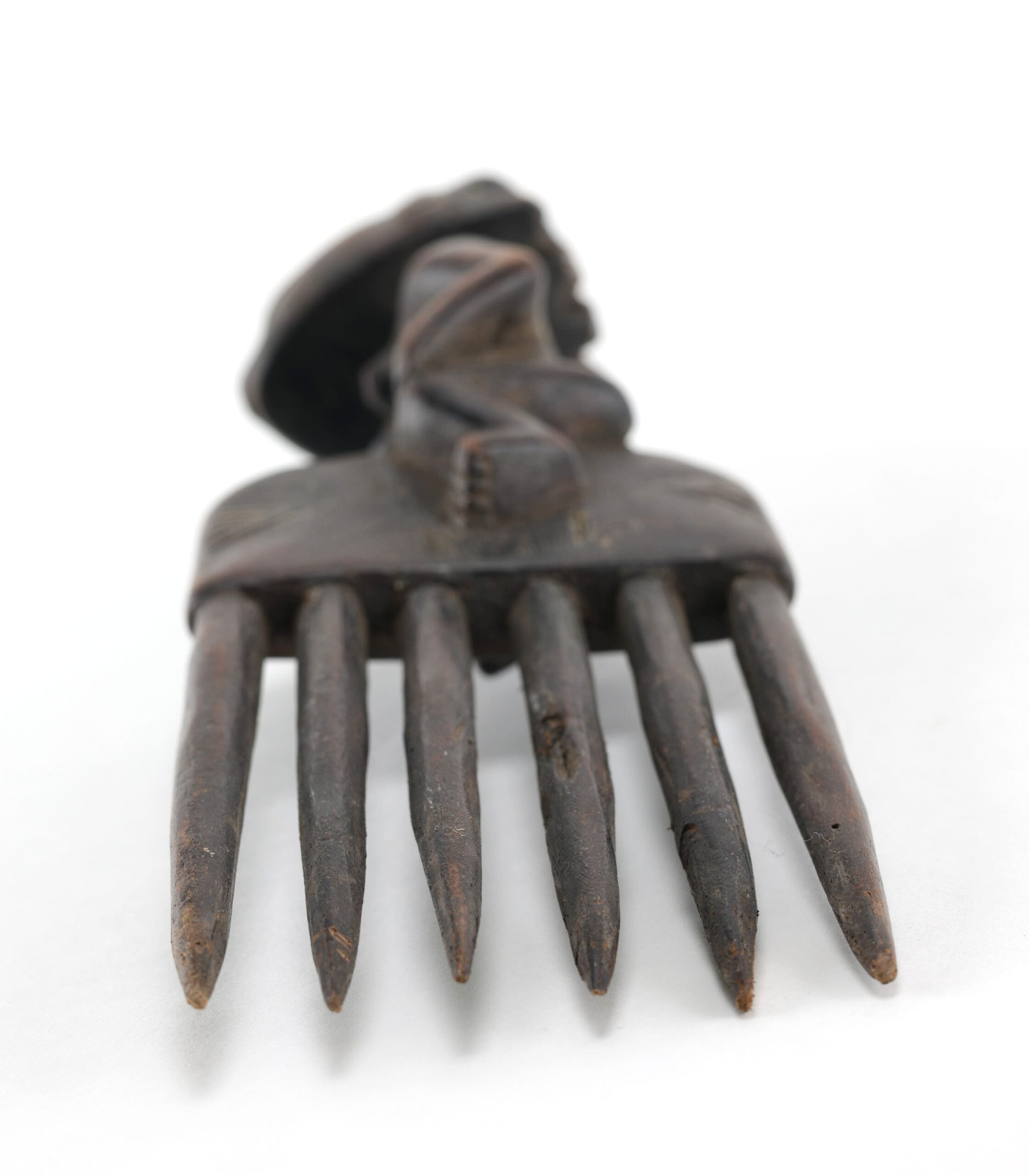 Luba-Hemba sierkam met vrouwelijke figuur – Congo – detailfoto
