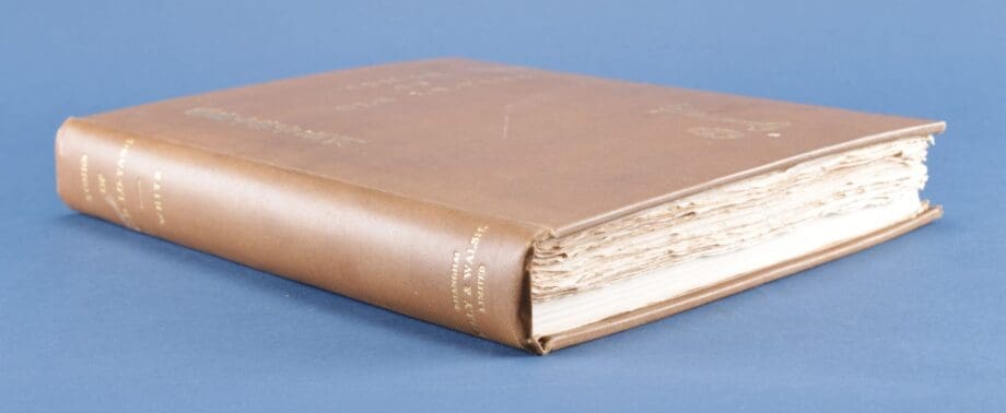 Tombs of Old Lo-Yang - William Charles White (1934) - limited edition 239/500 - Vergulde Kat