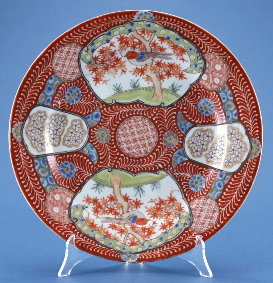 Paar grote Kutani schotels – Japan (Meiji-periode, ca. 1900) – Vergulde Kat
