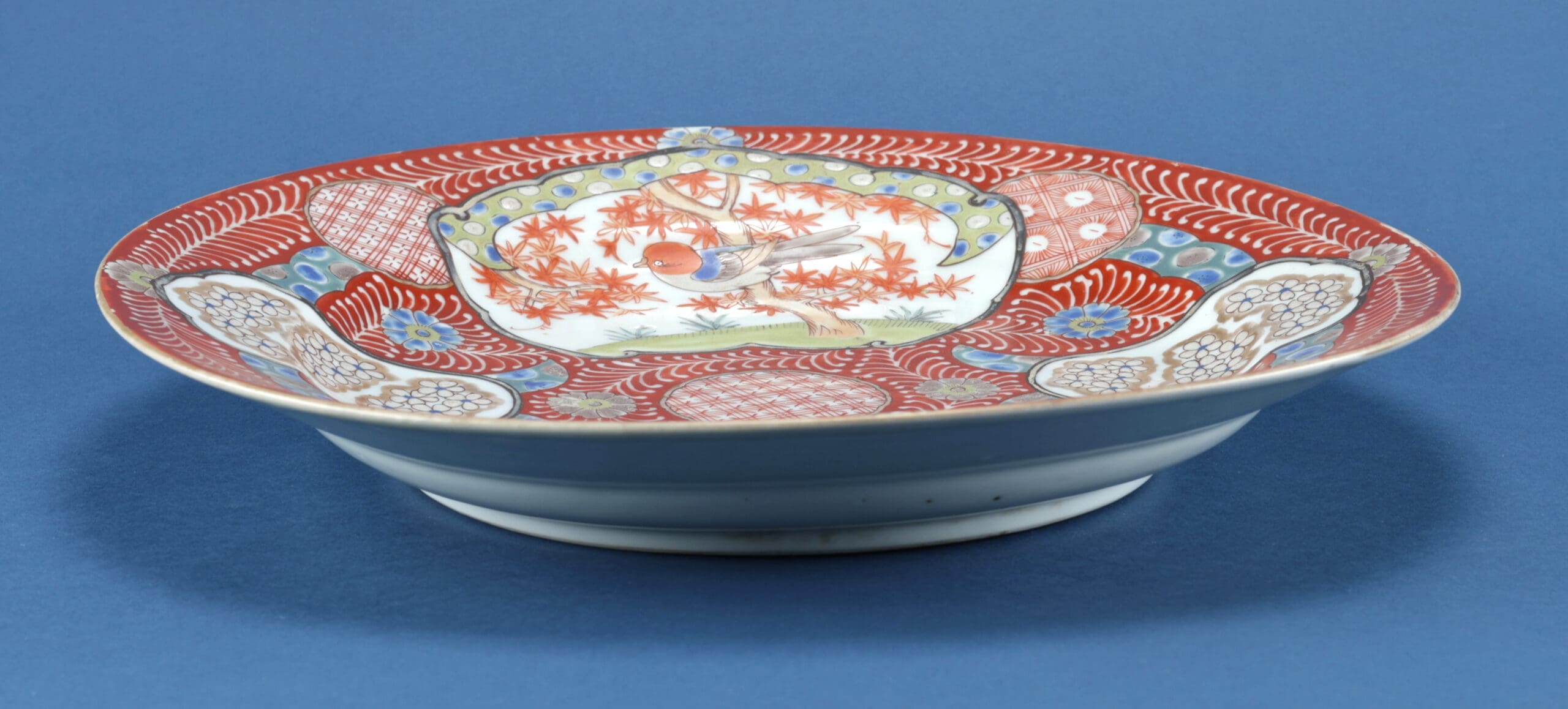 Paar grote Kutani schotels – Japan (Meiji-periode, ca. 1900) – detailfoto