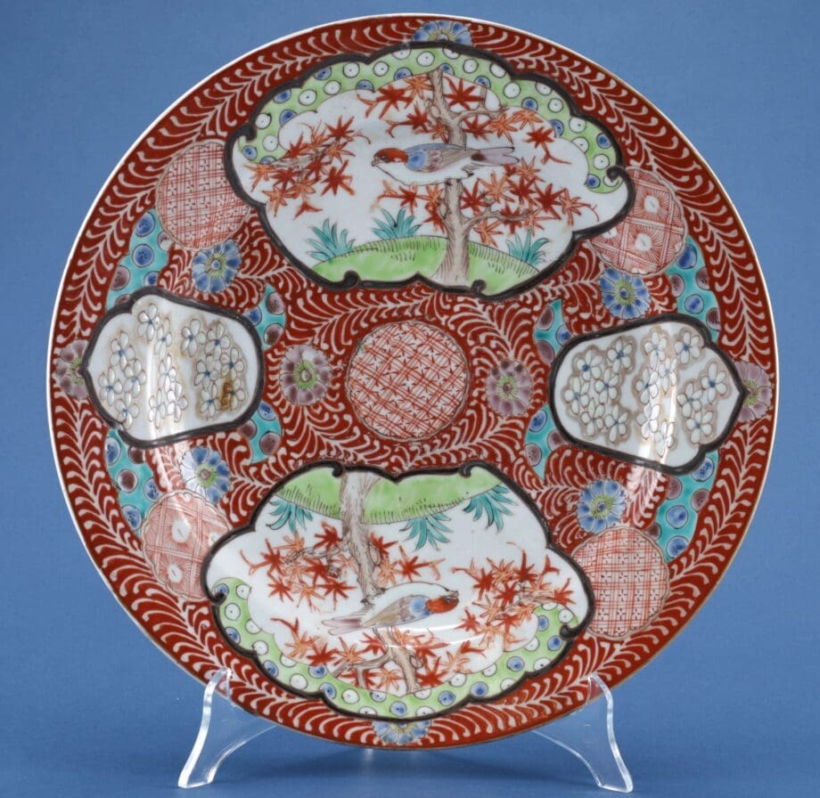 Paar grote Kutani schotels – Japan (Meiji-periode, ca. 1900) – Vergulde Kat