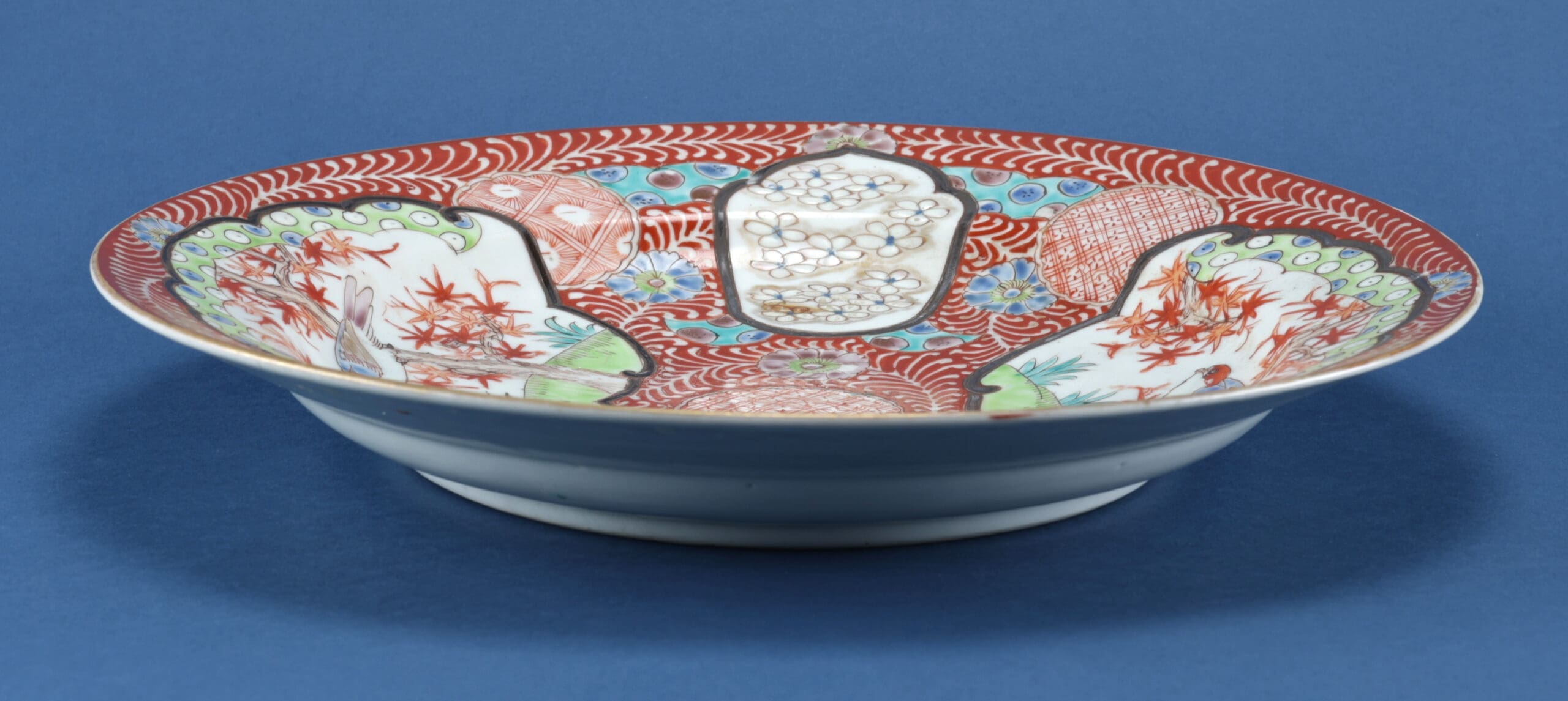 Paar grote Kutani schotels – Japan (Meiji-periode, ca. 1900) – detailfoto