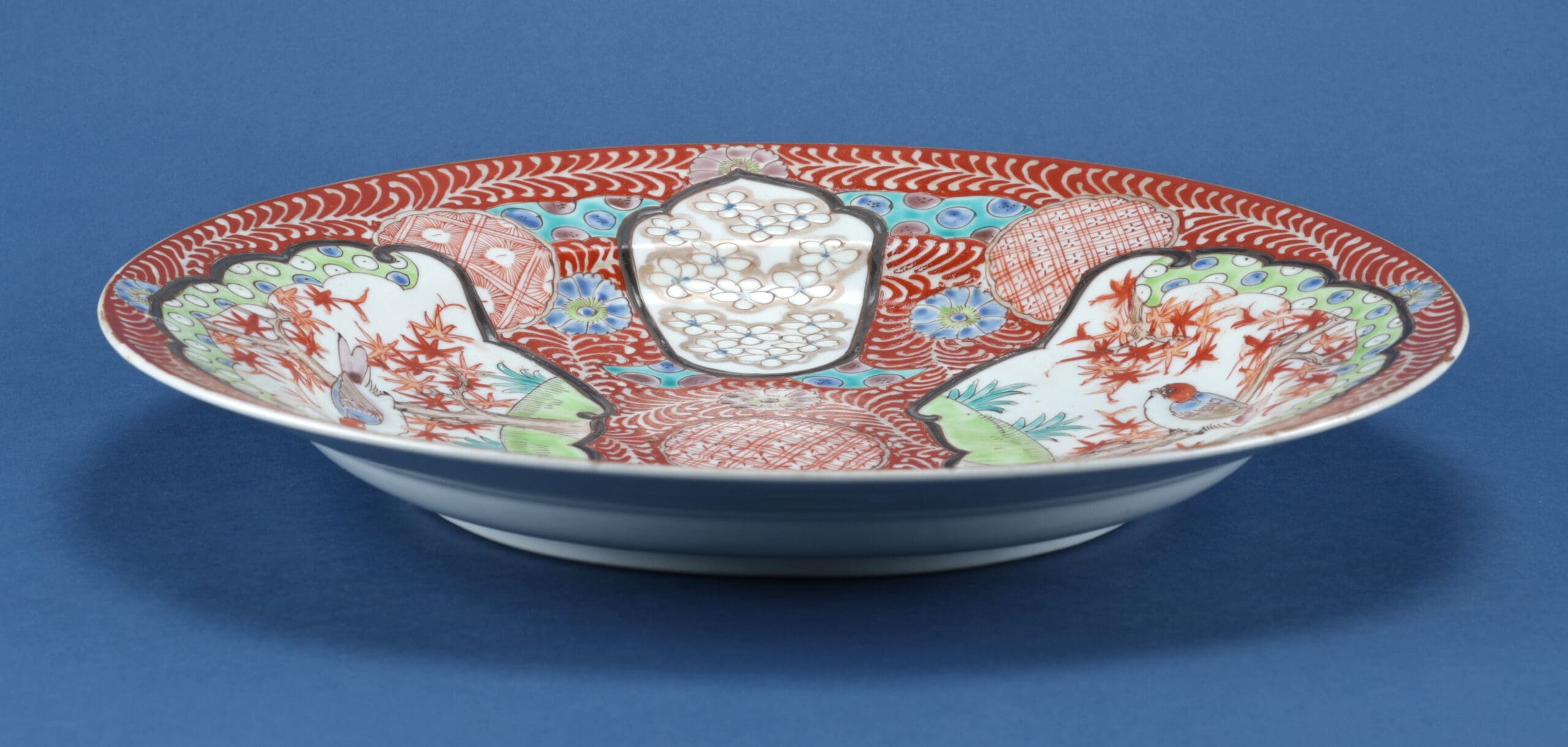 Paar grote Kutani schotels – Japan (Meiji-periode, ca. 1900) – detailfoto