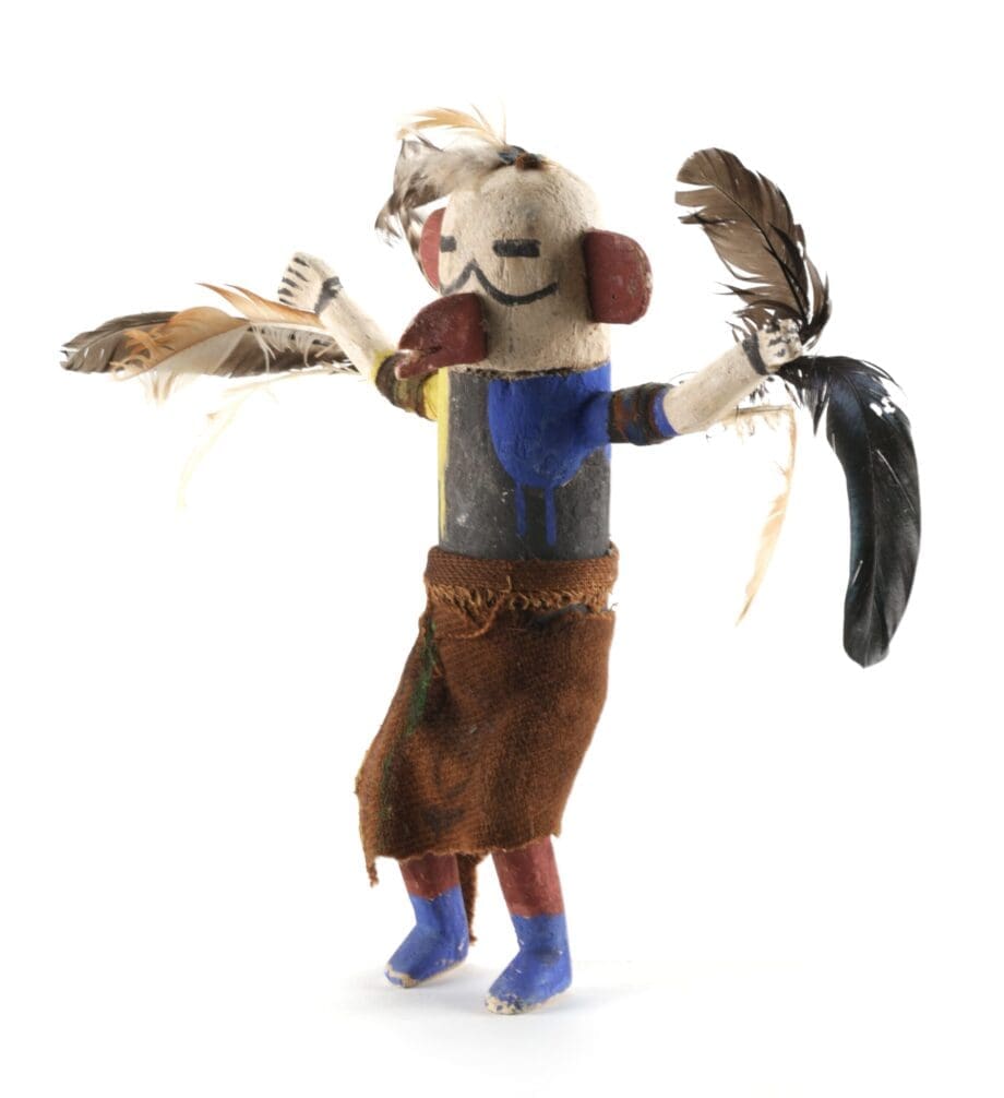 Hopi kachina Zuni-style with feathers and skirt - 30 cm - Vergulde Kat