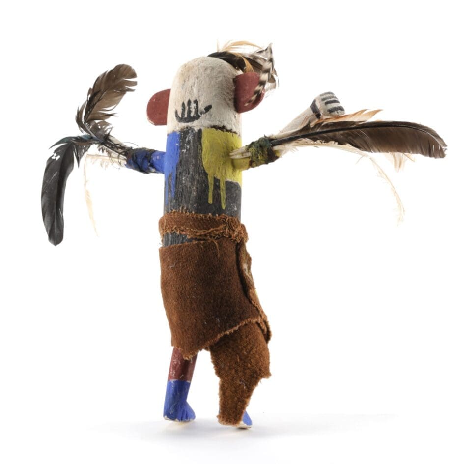 Hopi kachina Zuni-style with feathers and skirt - 30 cm - Vergulde Kat