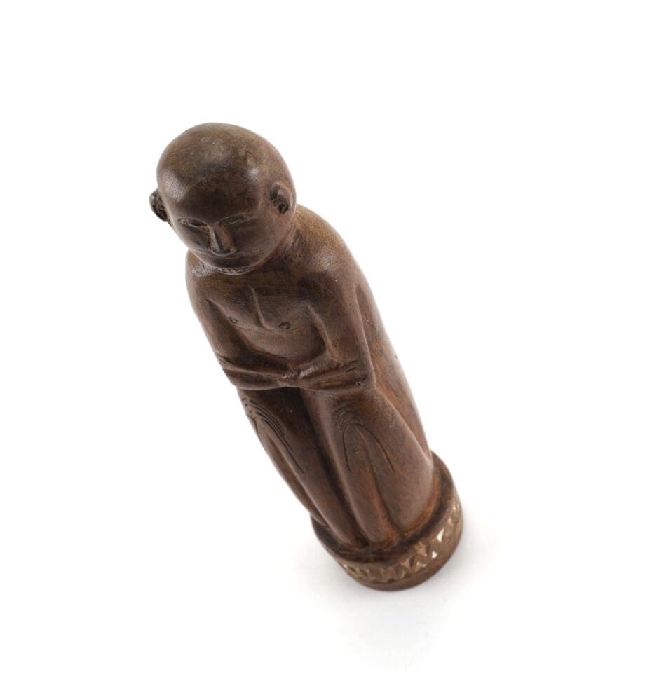 Massim statue - seated human figure - Trobriand Islands - Vergulde Kat