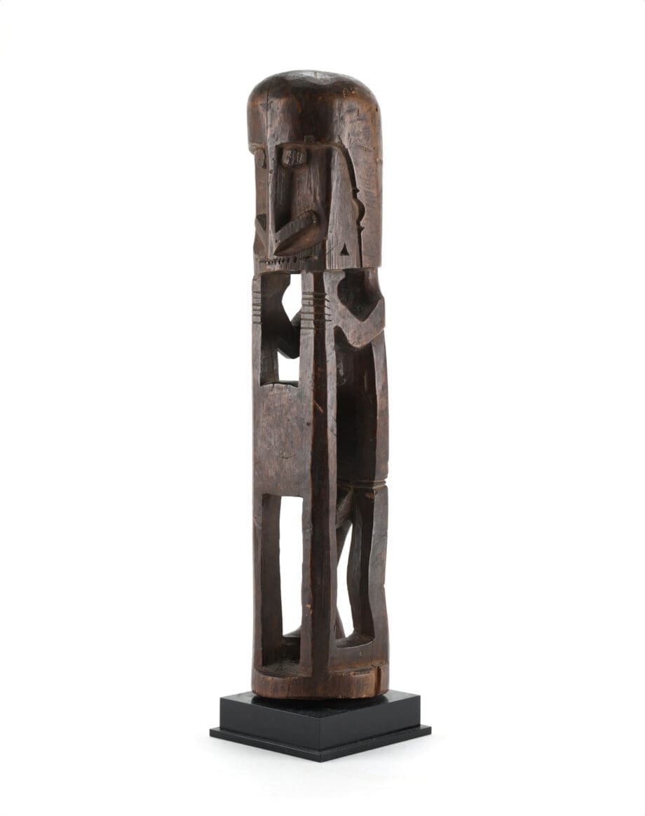 Unique Korwar statue from Geelvink Bay - ex-collection Willem Zwiep - Vergulde Kat
